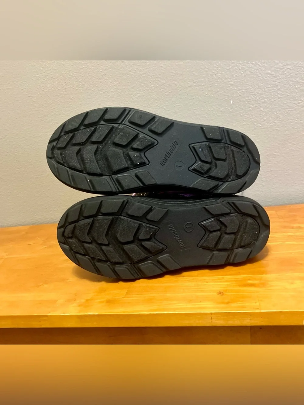Northside Frosty II Insulated Winter Boots, Black w/Gold Flecks - Size 1 (VGUC)